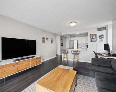 3660 N Lake Shore Drive - Photo Thumbnail 2