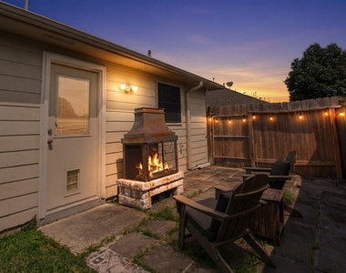 1526 Village Townhome Drive - Photo Thumbnail 5