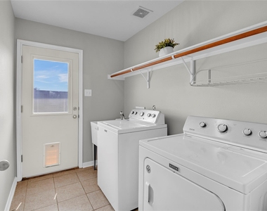 1526 Village Townhome Drive - Photo Thumbnail 13