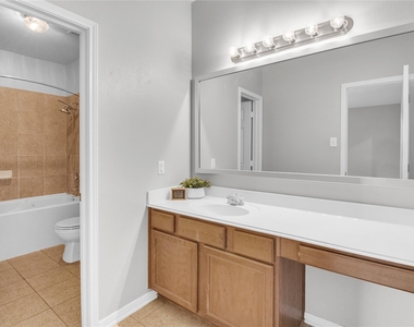 1526 Village Townhome Drive - Photo Thumbnail 16
