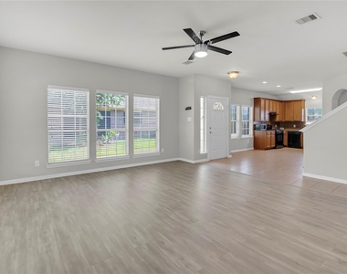 1526 Village Townhome Drive - Photo Thumbnail 6