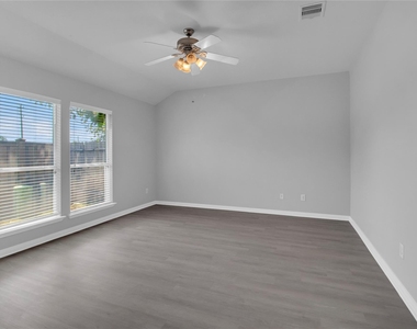 1526 Village Townhome Drive - Photo Thumbnail 14