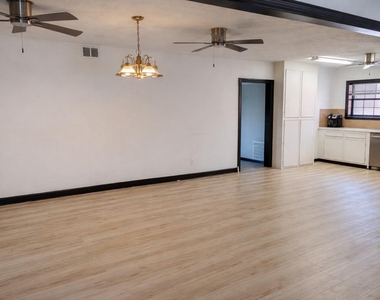 5315 Bayway Drive - Photo Thumbnail 9
