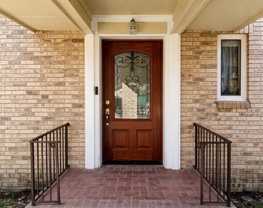 5315 Bayway Drive - Photo Thumbnail 6