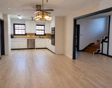 5315 Bayway Drive - Photo Thumbnail 8