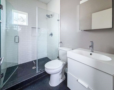 1416 Dumble Street - Photo Thumbnail 12