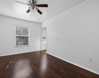 2735 Woodridge Manor Drive - Photo Thumbnail 29