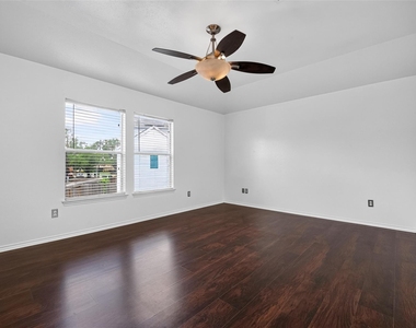 2735 Woodridge Manor Drive - Photo Thumbnail 18