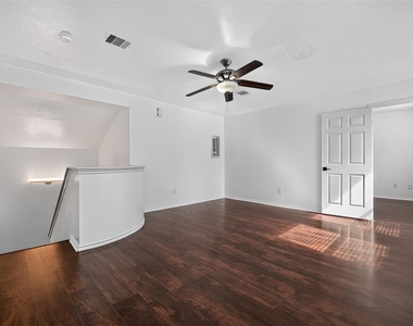 2735 Woodridge Manor Drive - Photo Thumbnail 24