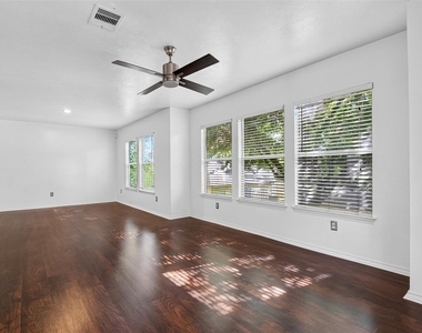 2735 Woodridge Manor Drive - Photo Thumbnail 10