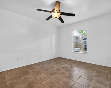 2735 Woodridge Manor Drive - Photo Thumbnail 6