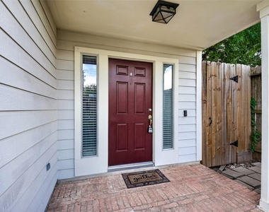 2735 Woodridge Manor Drive - Photo Thumbnail 2