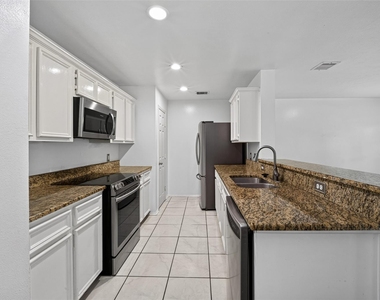 2735 Woodridge Manor Drive - Photo Thumbnail 16
