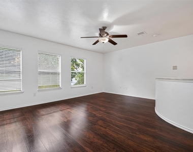 2735 Woodridge Manor Drive - Photo Thumbnail 26