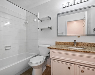 2735 Woodridge Manor Drive - Photo Thumbnail 8
