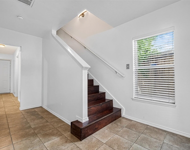 2735 Woodridge Manor Drive - Photo Thumbnail 4