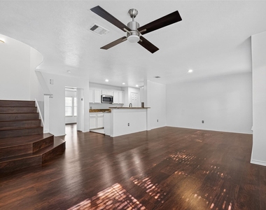 2735 Woodridge Manor Drive - Photo Thumbnail 9