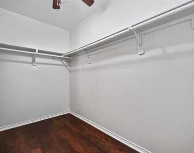 2735 Woodridge Manor Drive - Photo Thumbnail 23