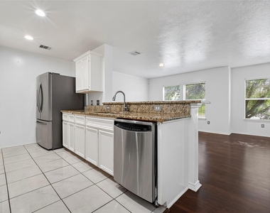 2735 Woodridge Manor Drive - Photo Thumbnail 15