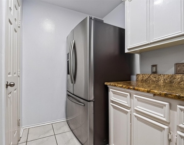 2735 Woodridge Manor Drive - Photo Thumbnail 17