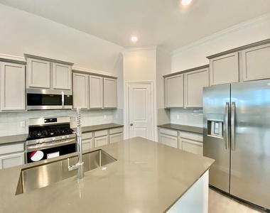 8710 Morning Glow Drive - Photo Thumbnail 2