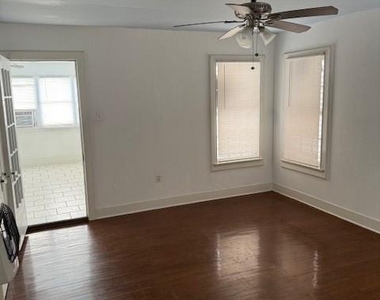 701 Sealy - Photo Thumbnail 10