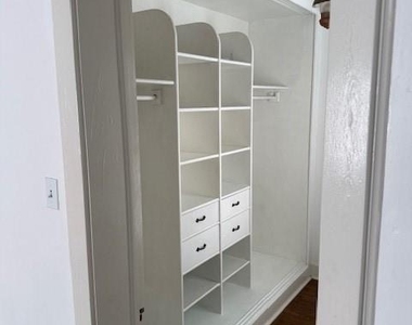 701 Sealy - Photo Thumbnail 6