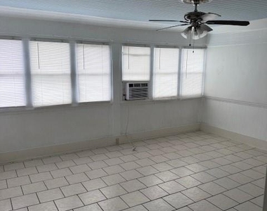 701 Sealy - Photo Thumbnail 8