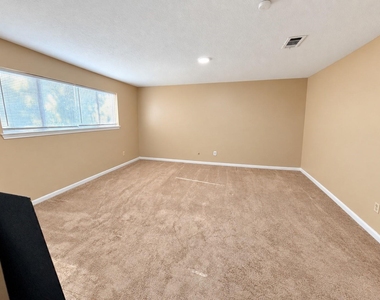 4807 Shatner Drive - Photo Thumbnail 7