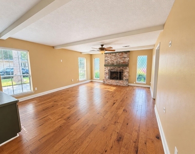 4807 Shatner Drive - Photo Thumbnail 4