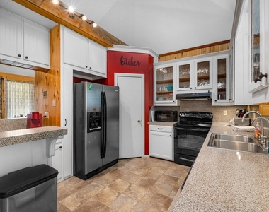 11400 Highcrest Drive - Photo Thumbnail 6