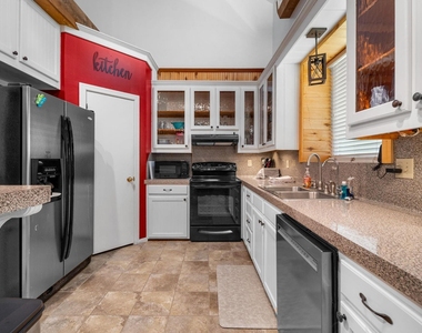 11400 Highcrest Drive - Photo Thumbnail 5
