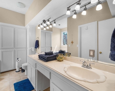 11400 Highcrest Drive - Photo Thumbnail 9