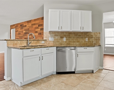 7303 Foxvista Lane - Photo Thumbnail 10