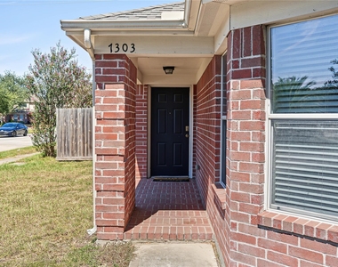 7303 Foxvista Lane - Photo Thumbnail 2