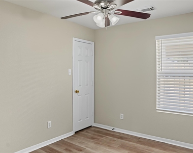 7303 Foxvista Lane - Photo Thumbnail 18