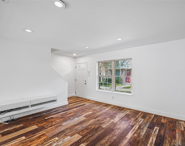 515 Tallowood Road - Photo Thumbnail 7