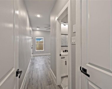 9301 E Avenue L - Photo Thumbnail 3