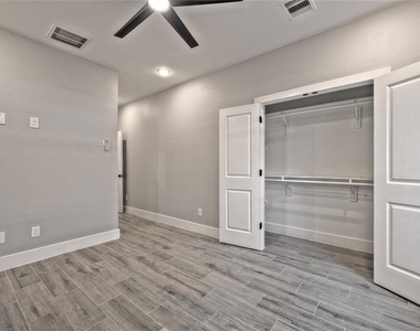 9301 E Avenue L - Photo Thumbnail 2
