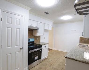 10402 Long River Drive - Photo Thumbnail 10
