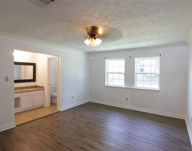 10402 Long River Drive - Photo Thumbnail 11