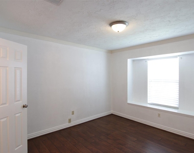 10402 Long River Drive - Photo Thumbnail 15