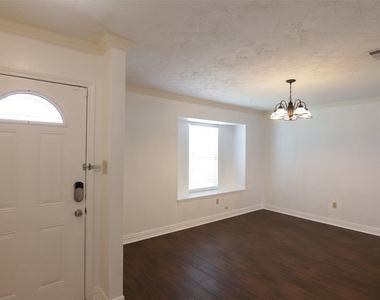 10402 Long River Drive - Photo Thumbnail 2