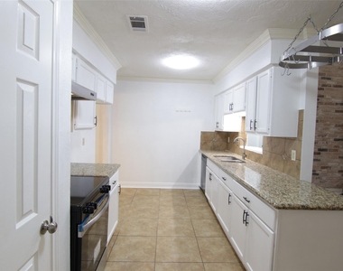 10402 Long River Drive - Photo Thumbnail 7