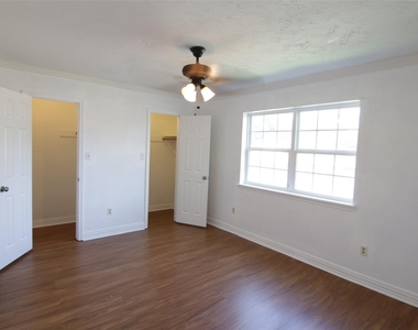 10402 Long River Drive - Photo Thumbnail 14