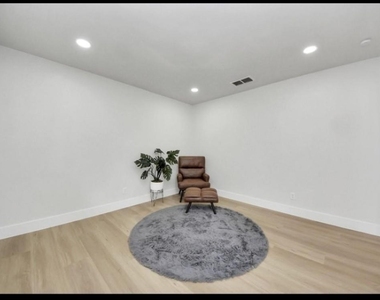 26206 Maplewood Drive - Photo Thumbnail 9