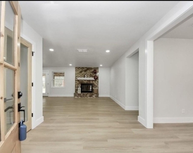 26206 Maplewood Drive - Photo Thumbnail 4