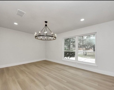26206 Maplewood Drive - Photo Thumbnail 6