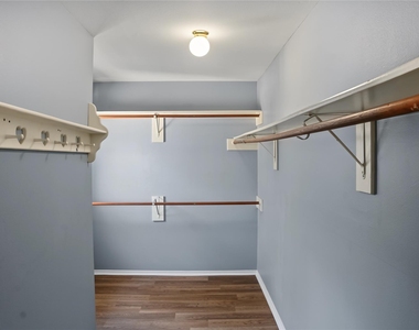 3907 Starbridge Pointe Lane - Photo Thumbnail 10