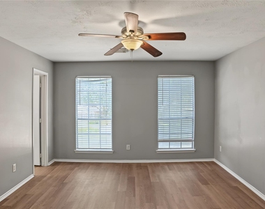3907 Starbridge Pointe Lane - Photo Thumbnail 9